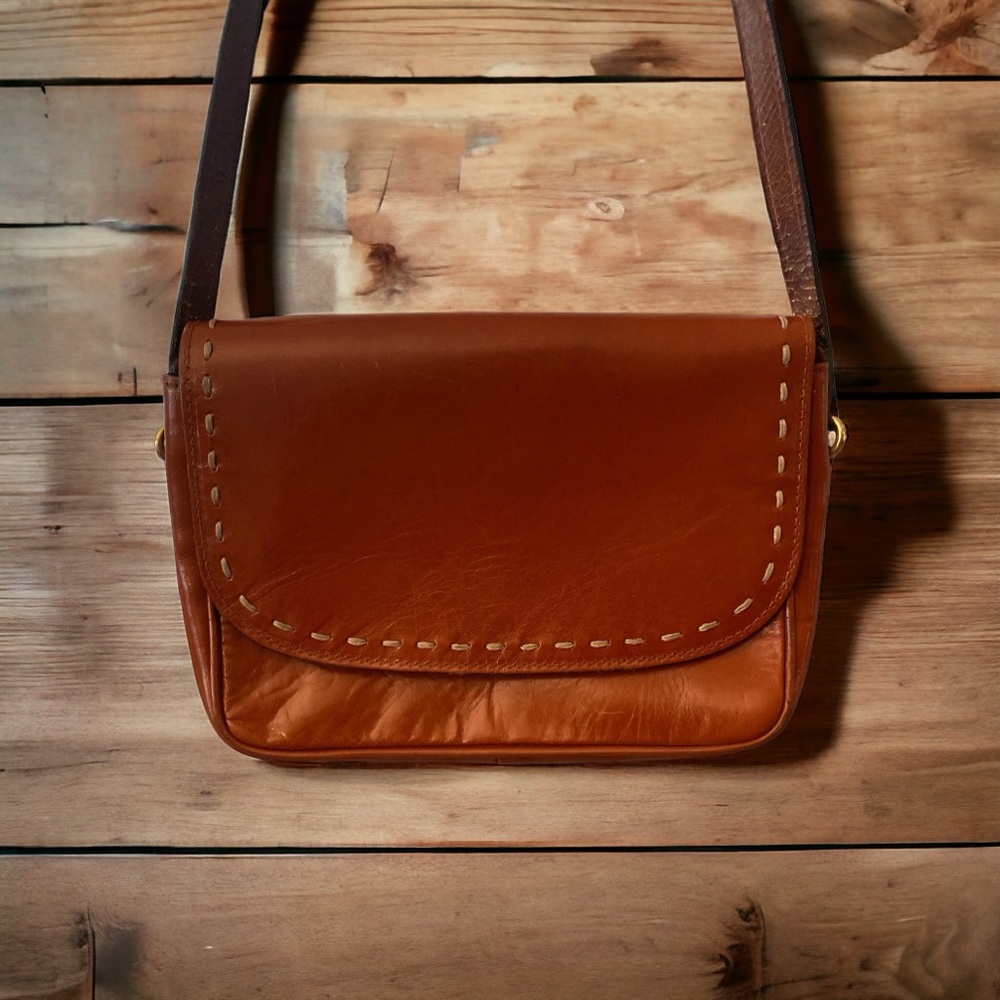 Vintage Alfa leather shoulder bag, made Italy brown with brass hardware